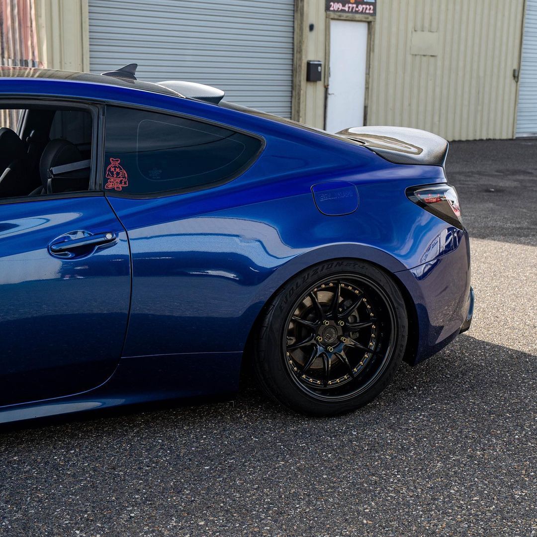 Glossy Metallic Everton Blue Vinyl Wrap - Image 3