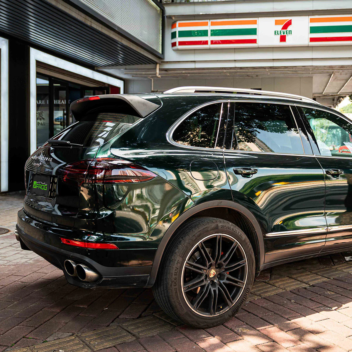 Glossy Metallic Royal Green Vinyl Wrap - Image 10