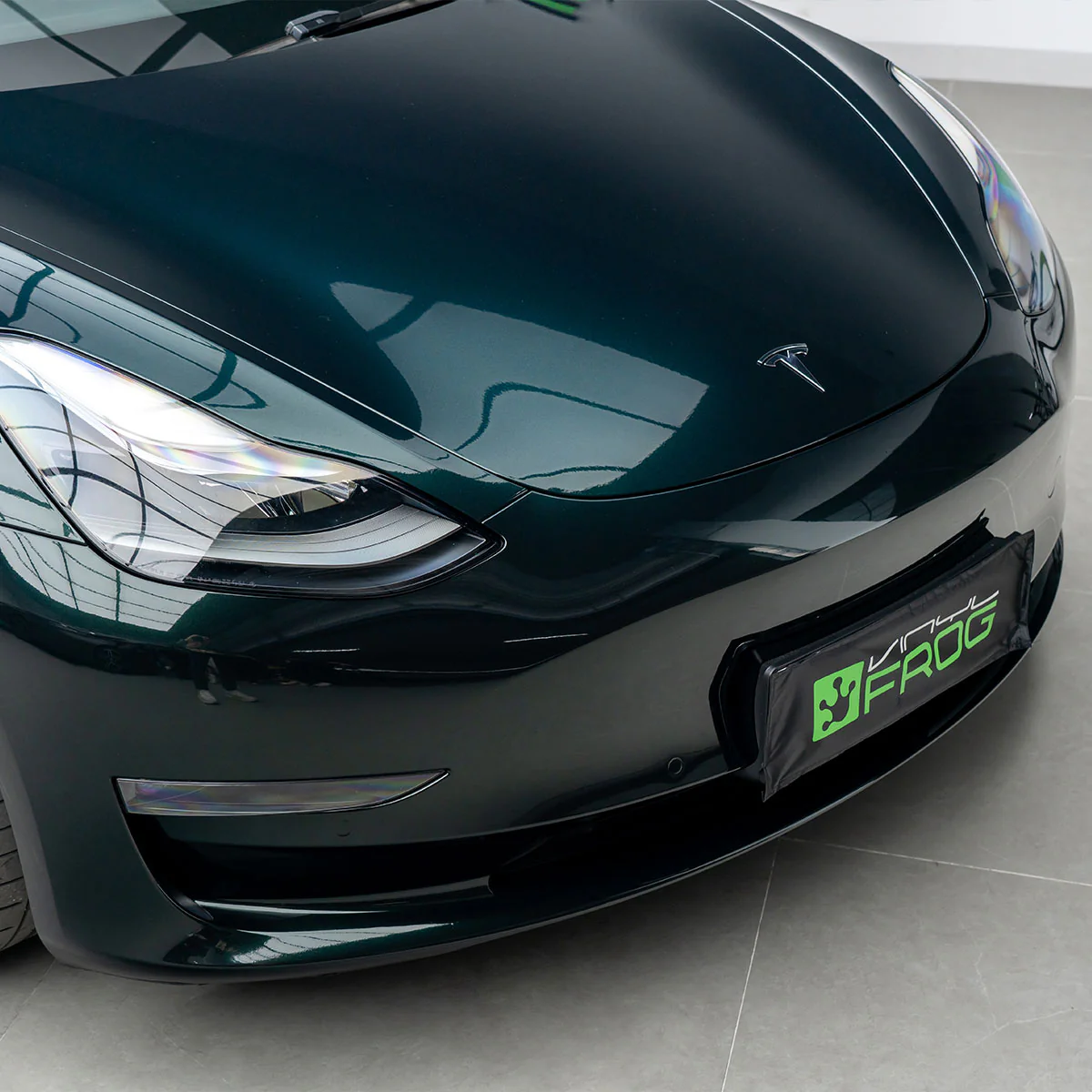 Glossy Metallic Royal Green Vinyl Wrap - Image 4