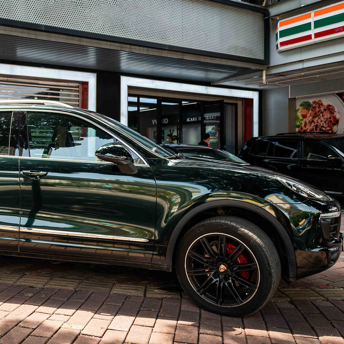 Glossy Metallic Royal Green Vinyl Wrap - Image 9