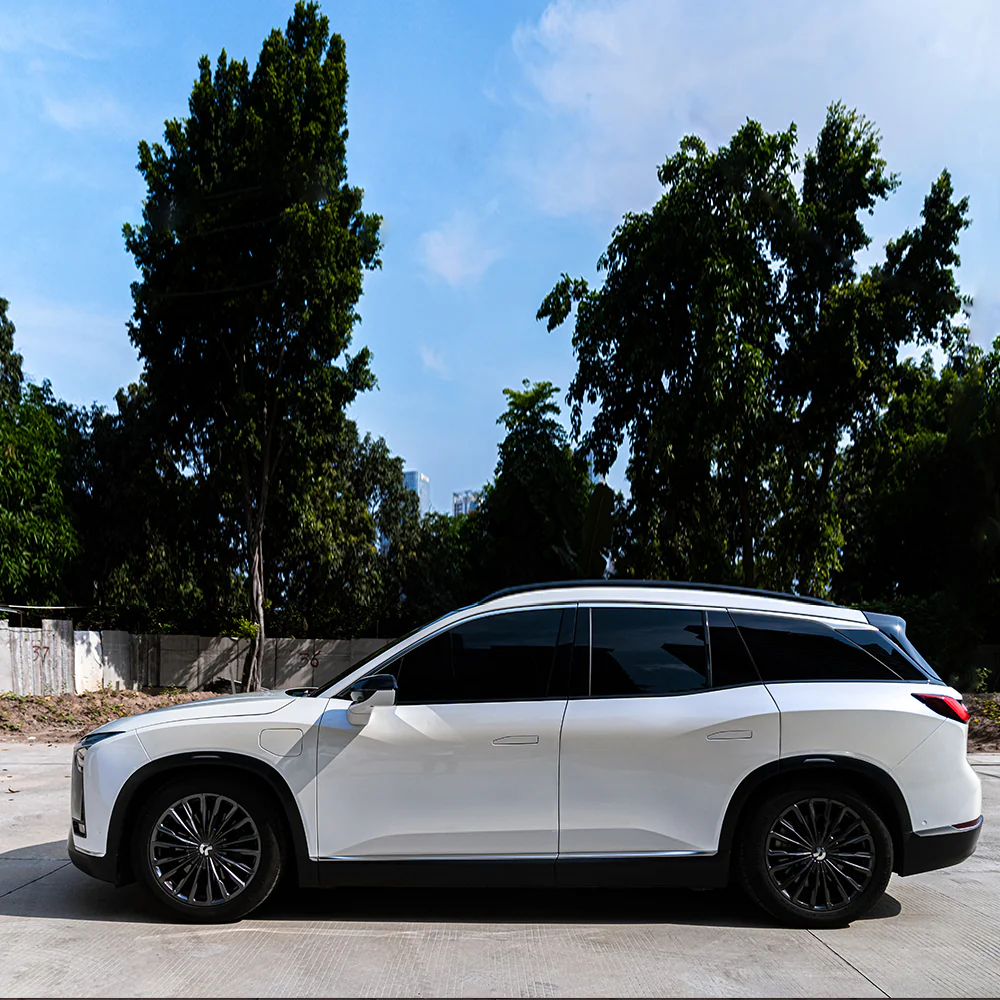 Glossy White Blue Vinyl Wrap - Image 4