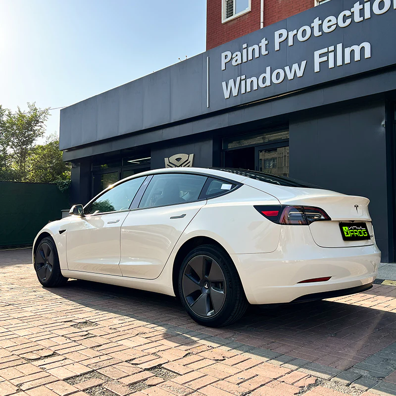 High Glossy Simply White Vinyl Wrap - Image 3