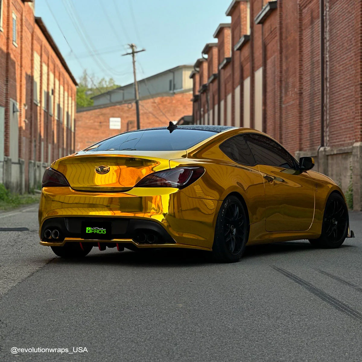 Mirror Chrome Gold Vinyl Wrap - Image 3