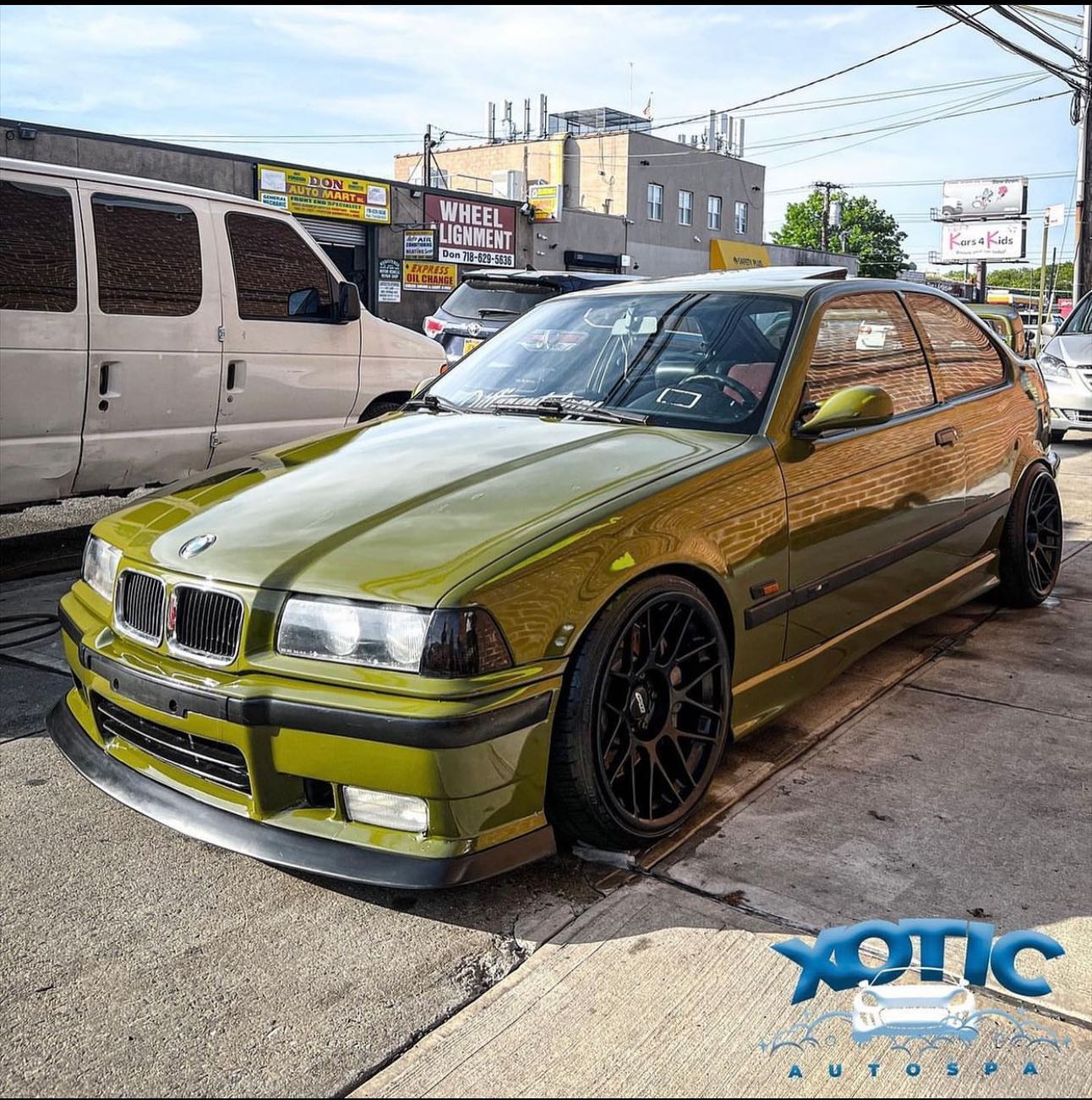 Super Glossy Reseda Green Vinyl Wrap - Image 5